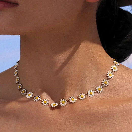 18K Gold Non-Tarnish Daisy Flower Necklace