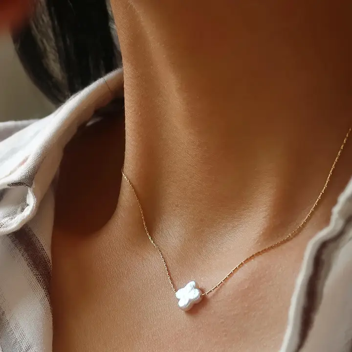 18K Gold Non-Tarnish Freshwater Pearl Clover Necklace